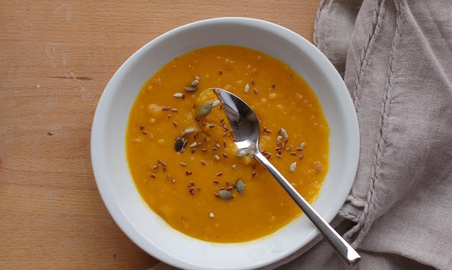 Vellutata di zucca con orzo bio e semi vari