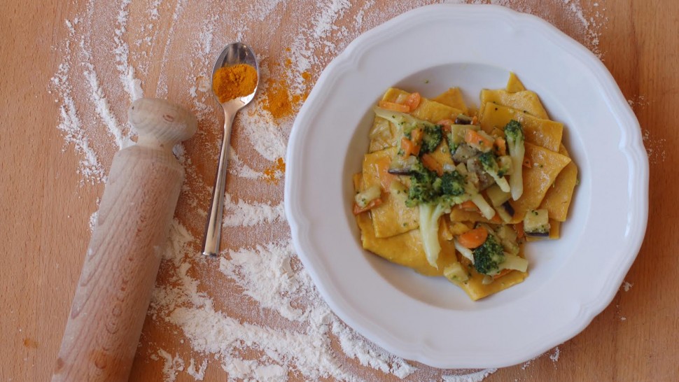 Maltagliati all'uovo con carote e verdure