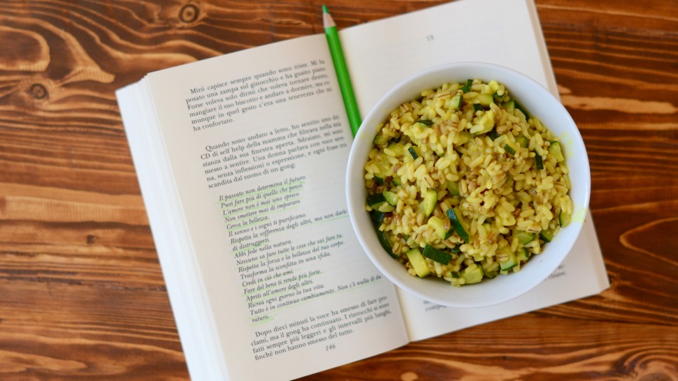 Tre cereali con zucchine e curcuma