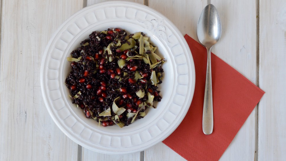 Riso Venere con carciofi e melograno